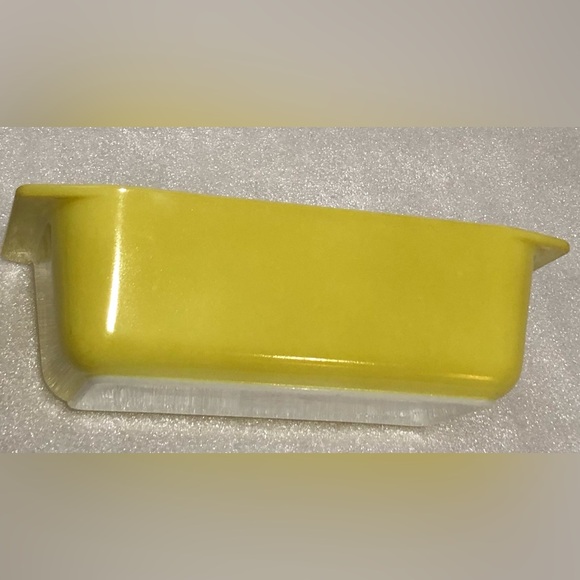 Pyrex Yellow Baking Dish - Picture 2 of 7